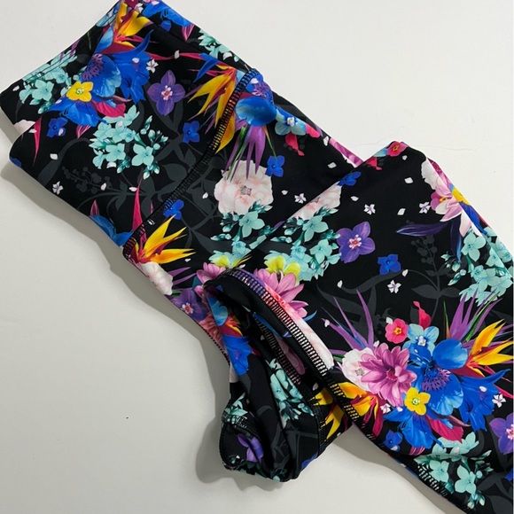 AE x Naito • The Everything Legging Black Floral - Picture 4 of 6